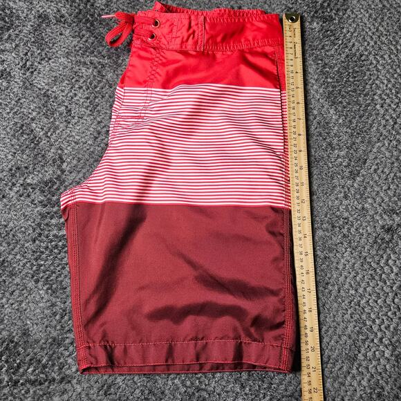 Old Navy Men's Red Swim Shorts - Picture 8 of 10